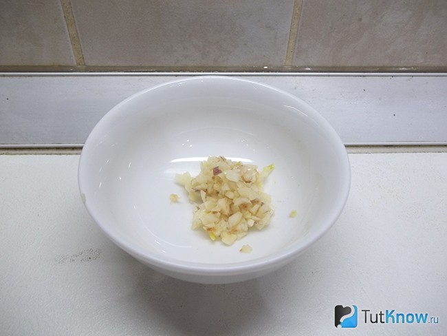 Чеснок измельчен