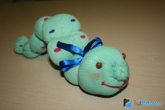 Гусеница из носка своими руками
