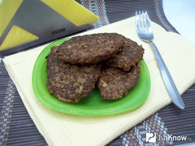 Готовые котлеты из печени и овсянки