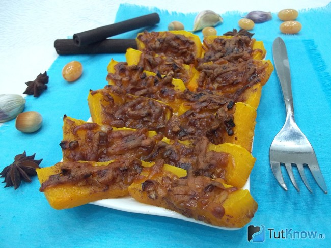 Готовая тыква с чесноком и медом