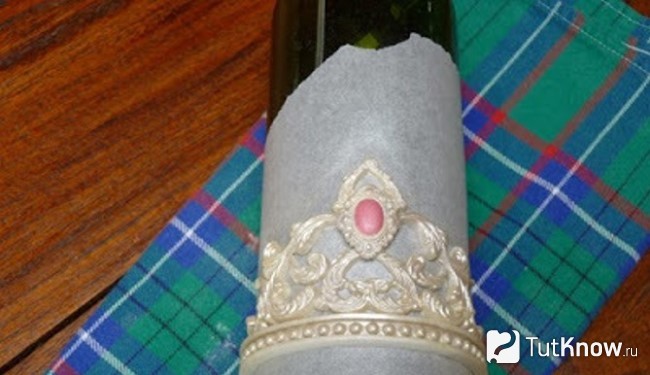 Белая корона из мастики