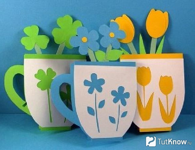 Цветы в чашке из картона