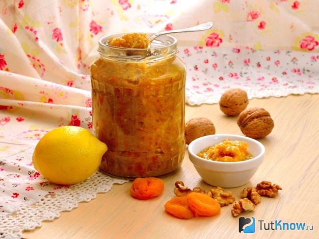 Каша с курагой, орехами и пшеничным маслом
