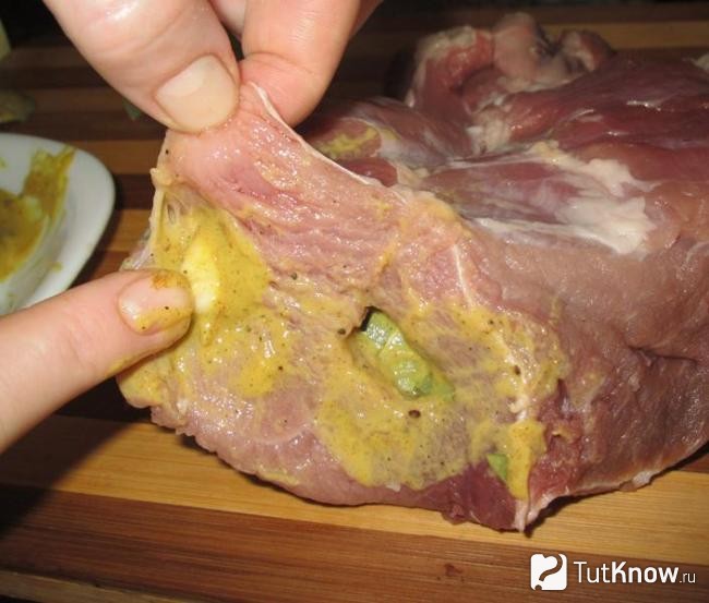 Лавровый лист в мясе