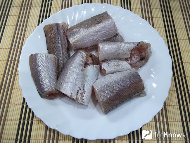 Рыба очищена и нарезана