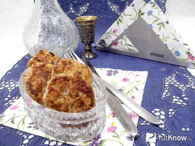 Готовые котлеты с мясом и овощами