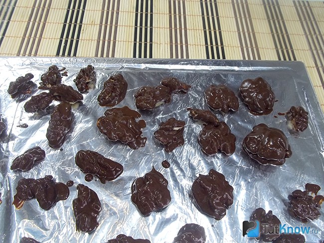 Орехи покрыты глазурью