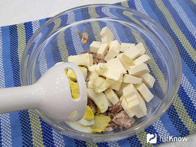 Продукты сложены в миску