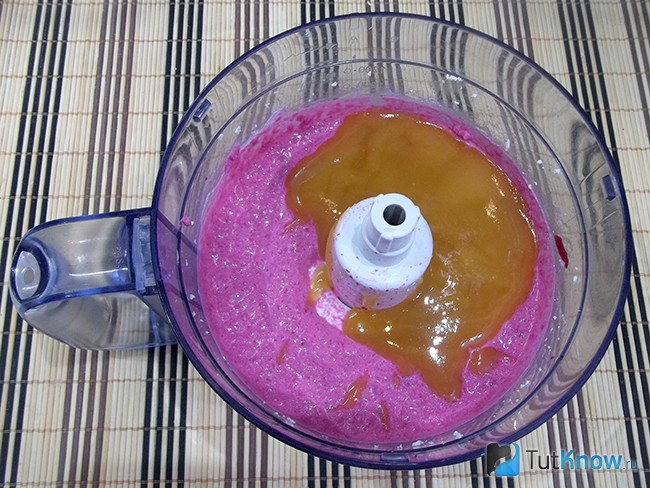 Продукты взбиты и добавлен мед