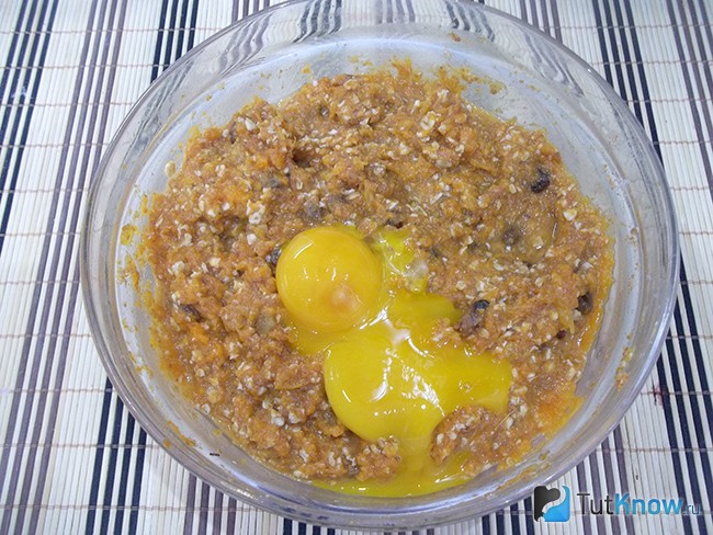 К продуктам добавлены желтки