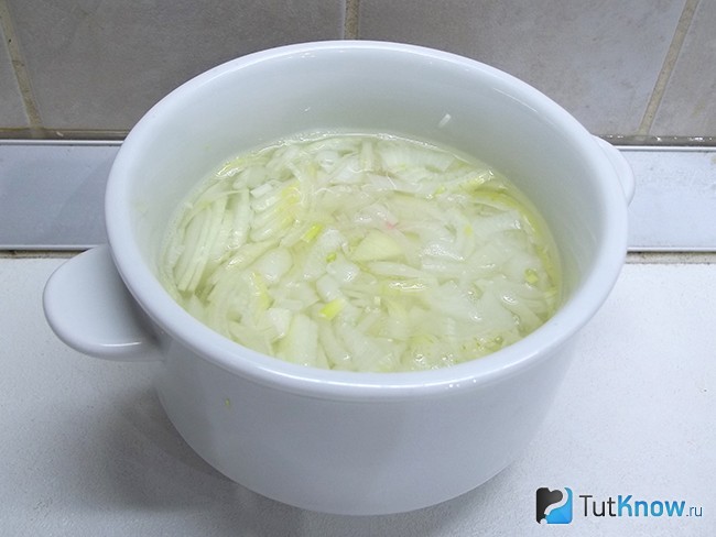 Репчатый лук замаринован