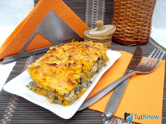 Готовый пирог из тыквы и мяса