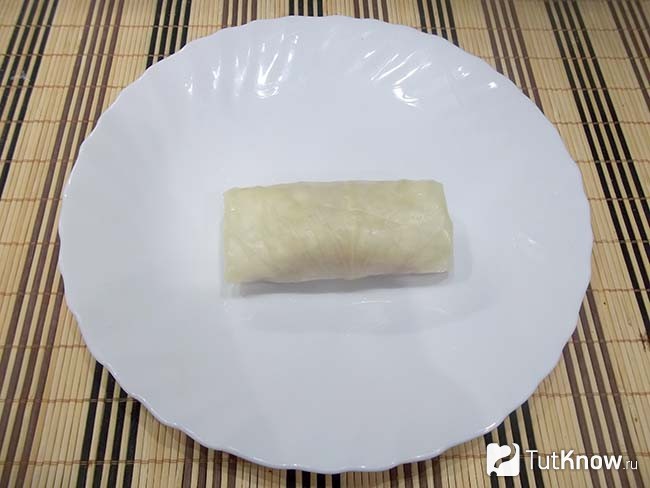Капустный лист свернут конвертом