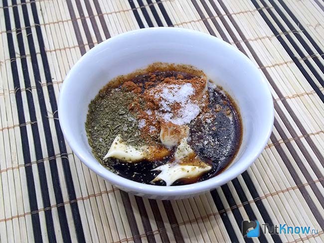Соединены продукты для маринада