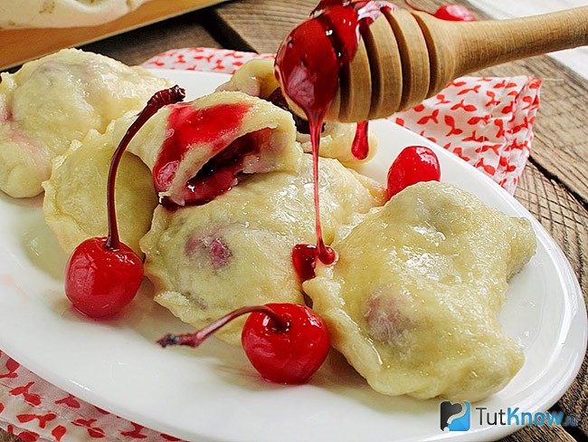 Вареники с вишней на кефире