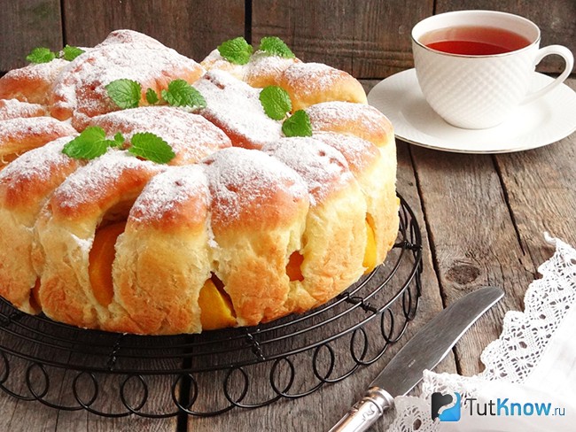 Творожный кекс с персиками
