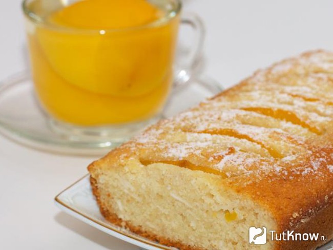 Кекс со свежими персиками