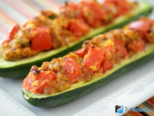 Кабачки фаршированные курицей