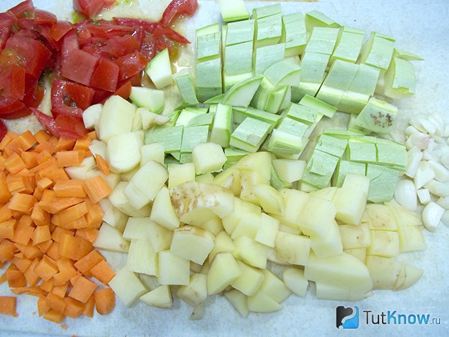 Овощи нарезаны кубиками