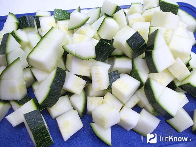 Кабачки нарезаны