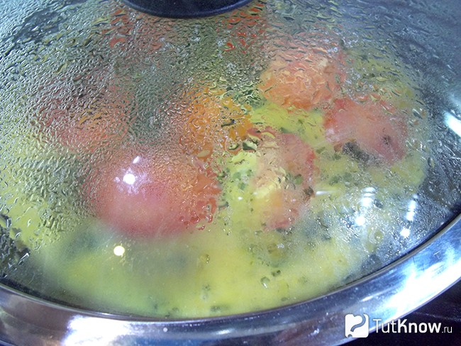 Овощи залиты яичной массой