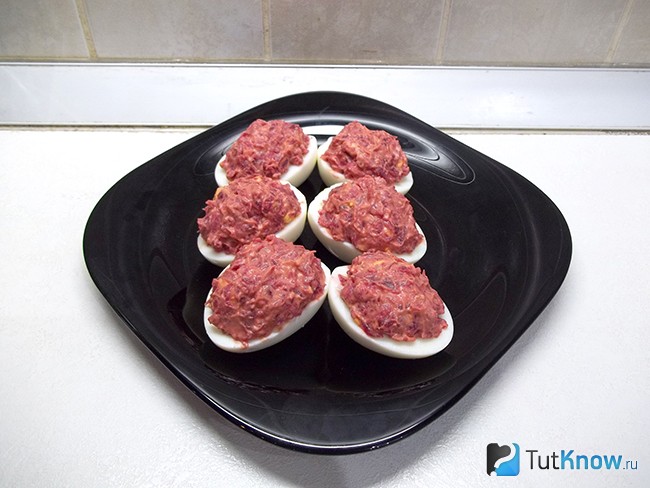 Яйца заполнены начинкой