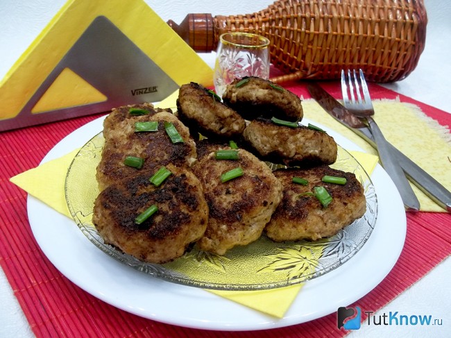 Готовые мясные биточки с отрубями