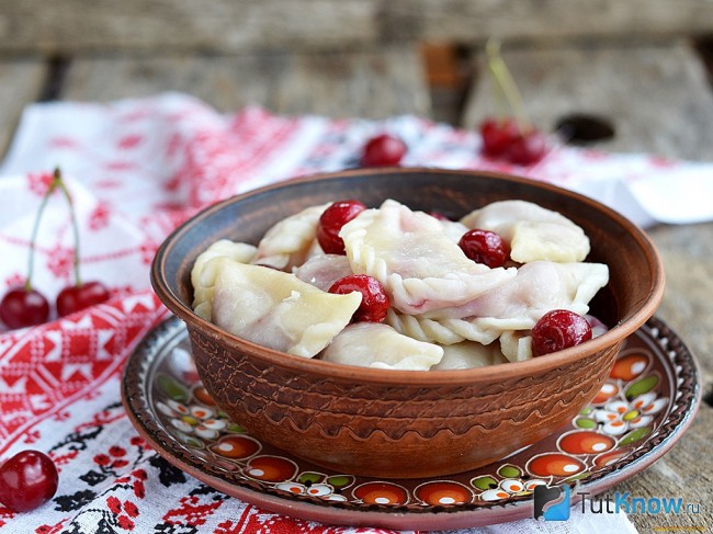 Вкусные вареники с вишней