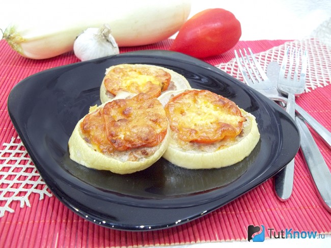 Готовые кабачки с мясом по-французски