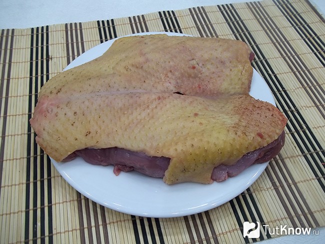 Тушка утки разделана на части