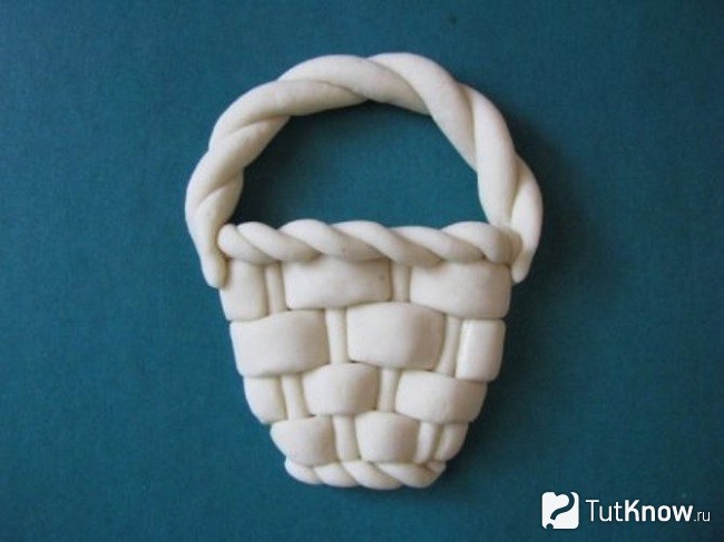 Крепление ручки корзинки из соленого теста