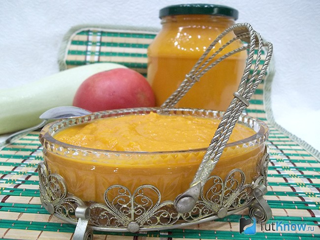 Икра закручены в банки