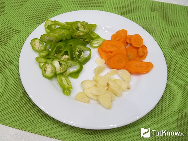 Овощи нарезаны колечками