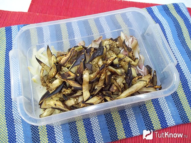 Баклажаны соединены с ушками