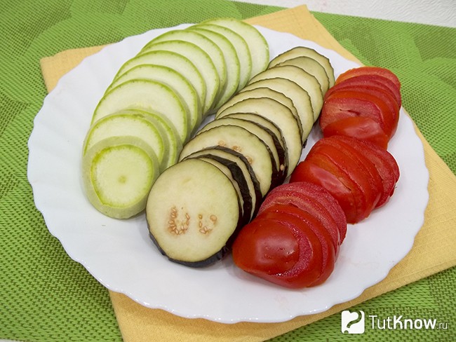 Овощи нарезаны кольцами