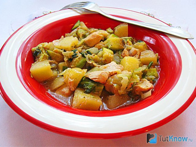 Овощное рагу с курицей и кабачками