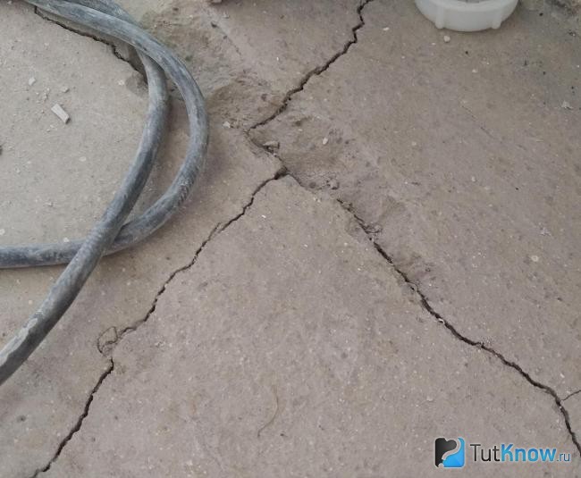 Отслаивание наливного пола