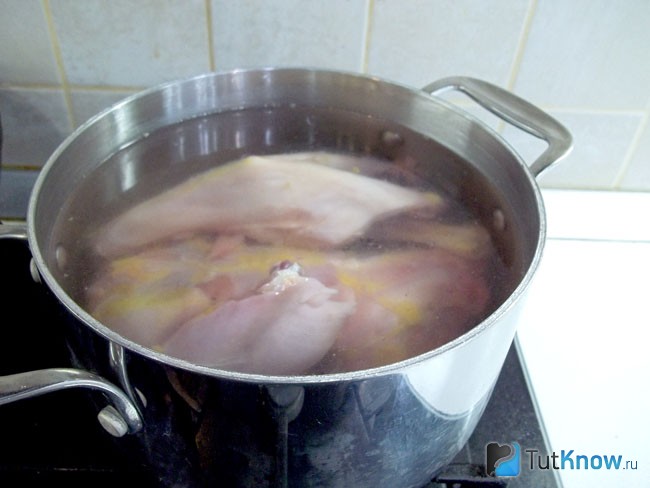 курица варится