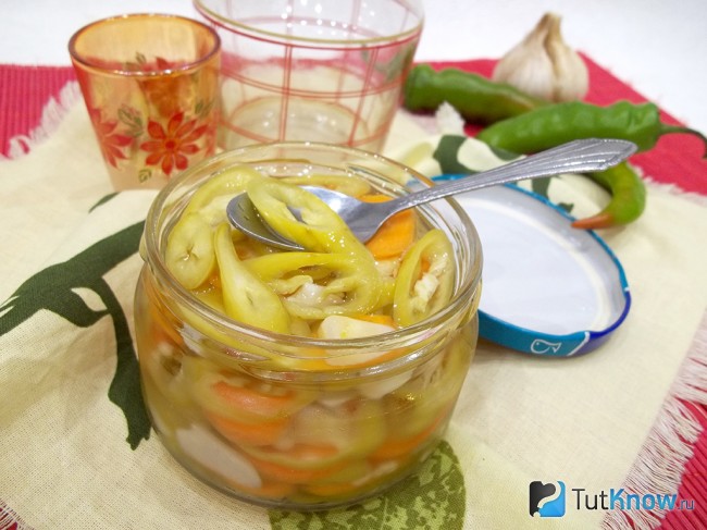 Готовый маринованный горький перец