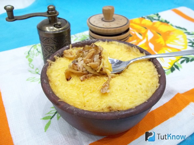 Готовые вешенки с курицей под сметанно-сырной корочкой
