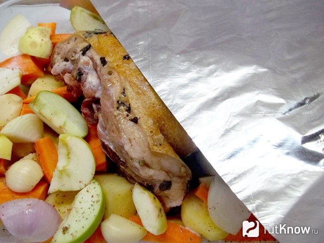 Продукты прикрыты фольгой