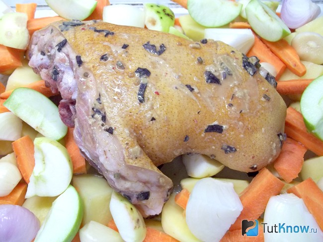 К продуктам добален морковь, лук и яблоки