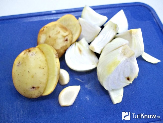 Картошка и лук нарезаны