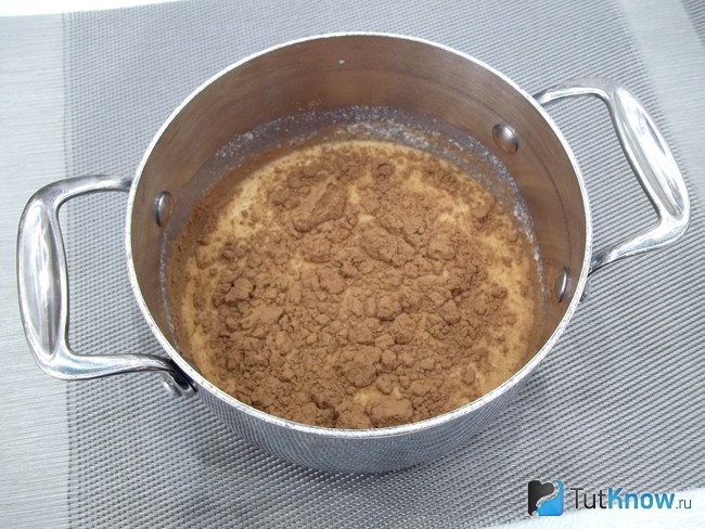 Молоко соединено с какао