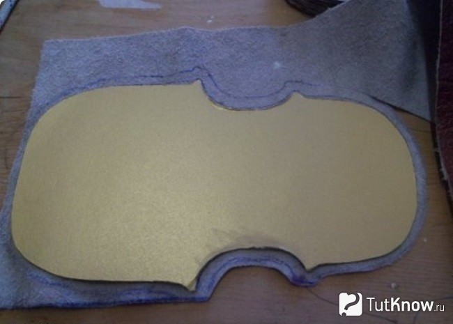 Вырезание из кожи скрипки для коллажа