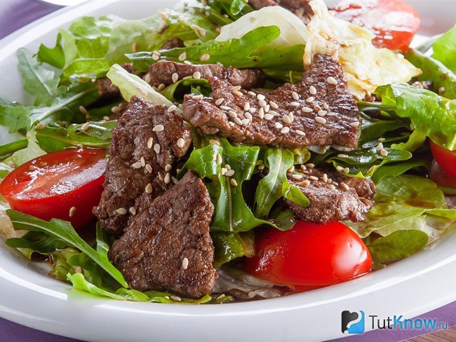 Теплый салат с куриной печенью