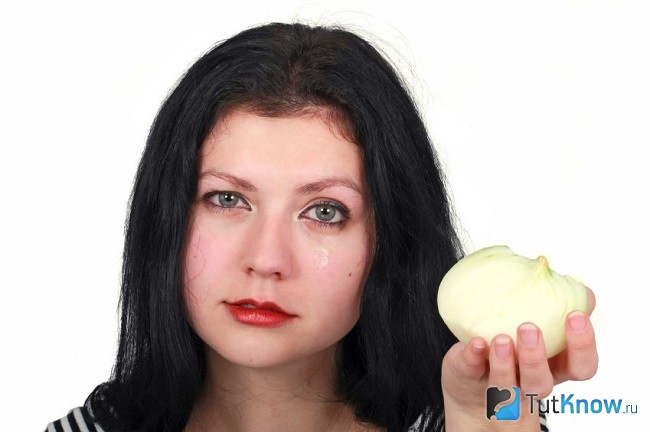 Девушка с луковицей