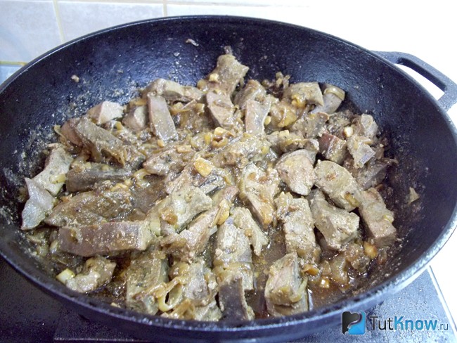 Продукты тушатся