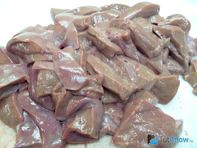 Печень нарезана кусочками