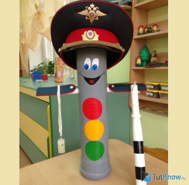 Светофор-человечек из трубы